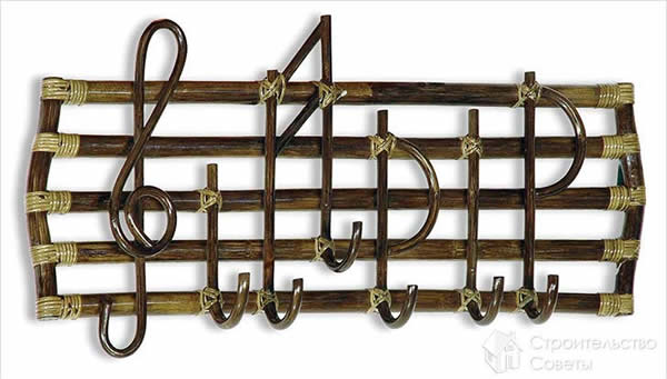 Декоративная вешалка в виде нот