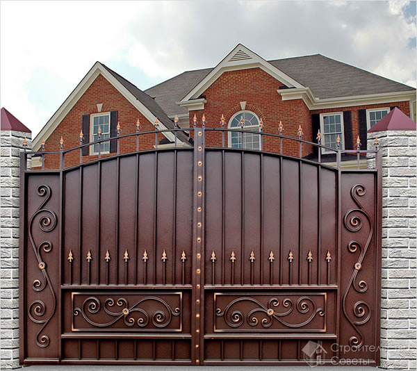 Декоративные железные ворота