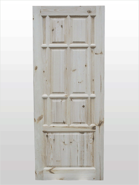 Деревянная дверь с сучками