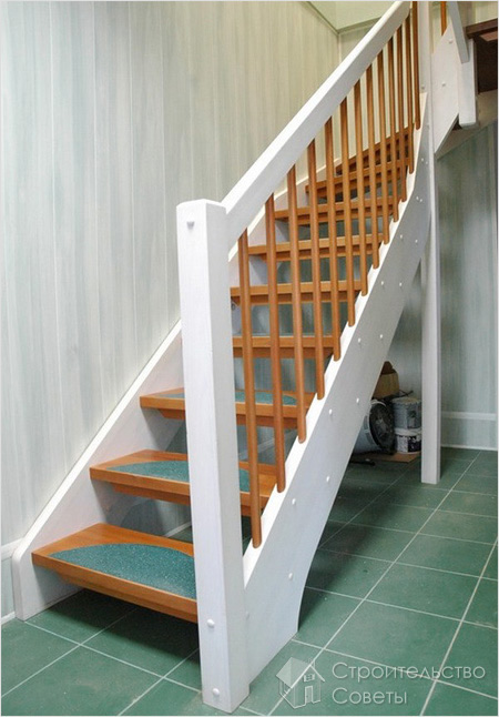 Двух-цветная лестница на тетивах