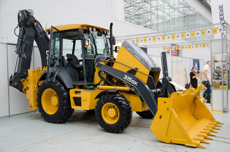Экскаватор-погрузчик John Deere 315sk