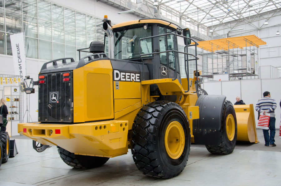 Фронтальный погрузчик John Deere 724K