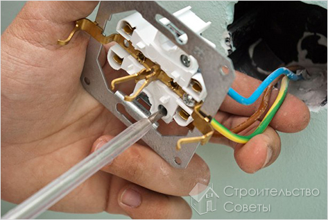Ход работы по замене розетки