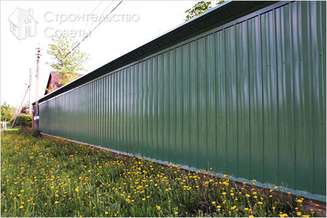 Как сделать забор из металлопрофиля