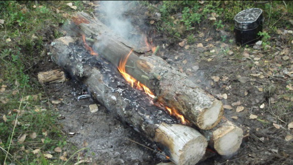 Костер нодья из трех бревен Костер нодья из трех бревен