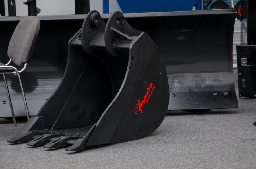 Ковш для экскаваторов-погрузчиков компании Impulse (Импульс)