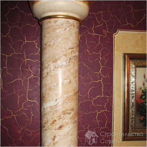 Красивая двухслойная потрескавшаяся венецианская штукатурка