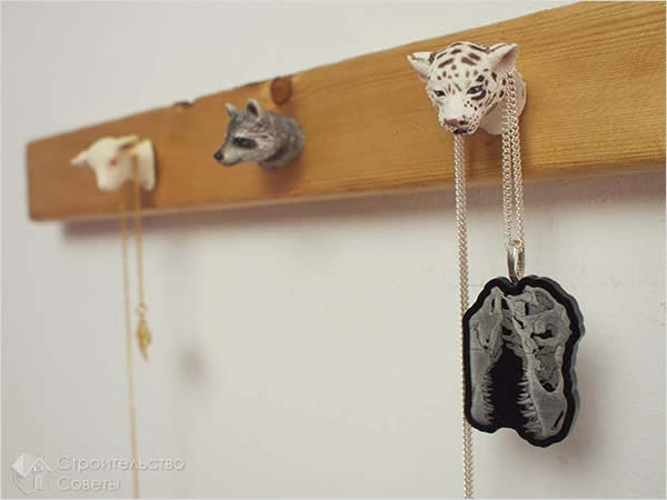 Крючки в виде голов животных