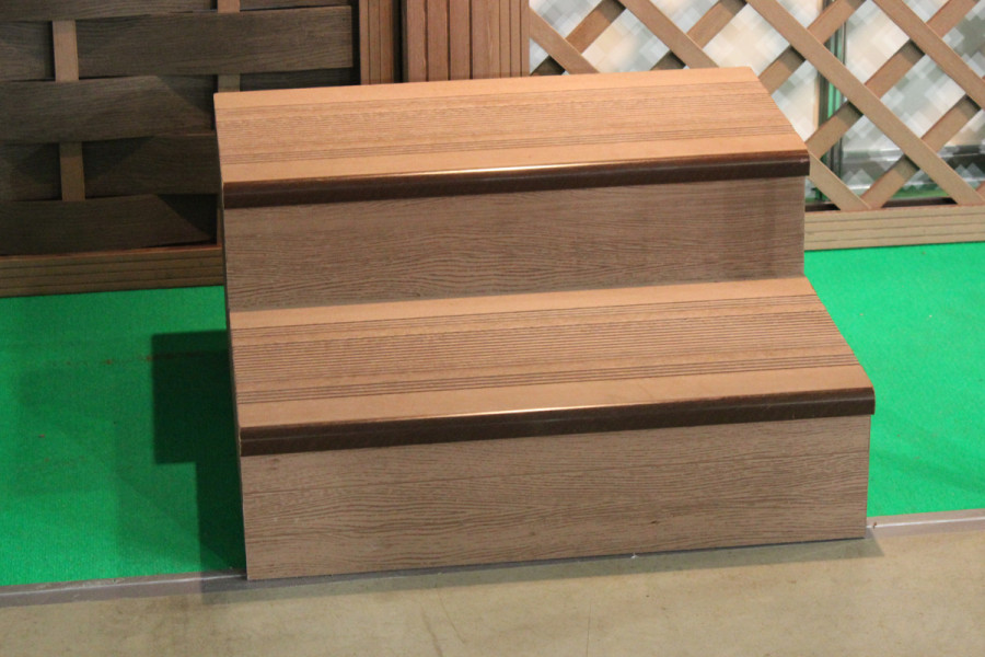 Лестница из ДПК доски