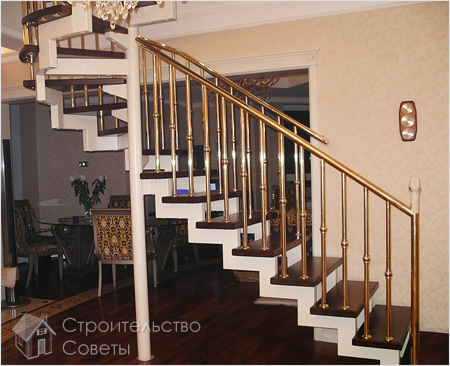 Лестница на металлических косоурах с переходом на винтовую