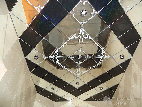 Монтаж зеркального потолка