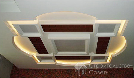 Необычная конструкция потолка с неоновой подсветкой