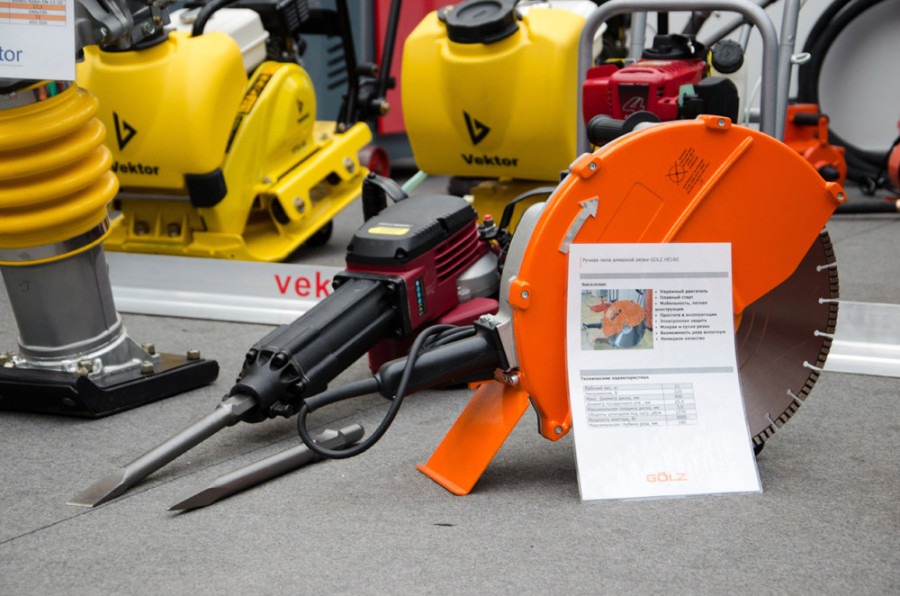 Ручная пила алмазной резки GOLZ HE160