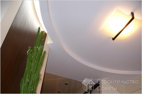 Потолки из гипсокартона в прихожей