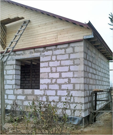 Садовый домик из пеноблоков