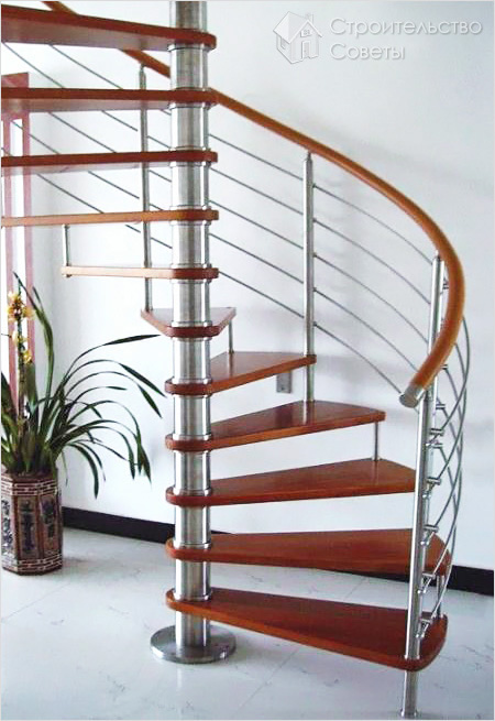 Сборная винтовая лестница из дерева и металла