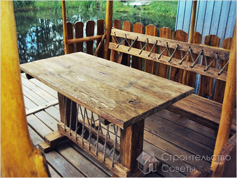 Столик в беседке