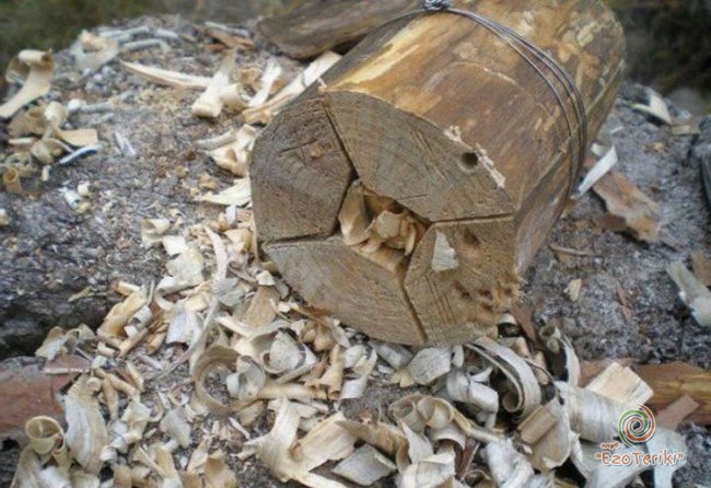 Связывание поленьев проволокой Связывание поленьев проволокой