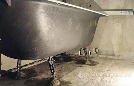 Установка ножек и сифона