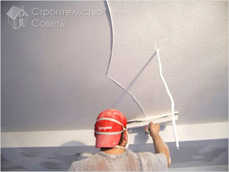Выравнивание потолка шпатлевкой
