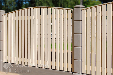 Окрашеный забор